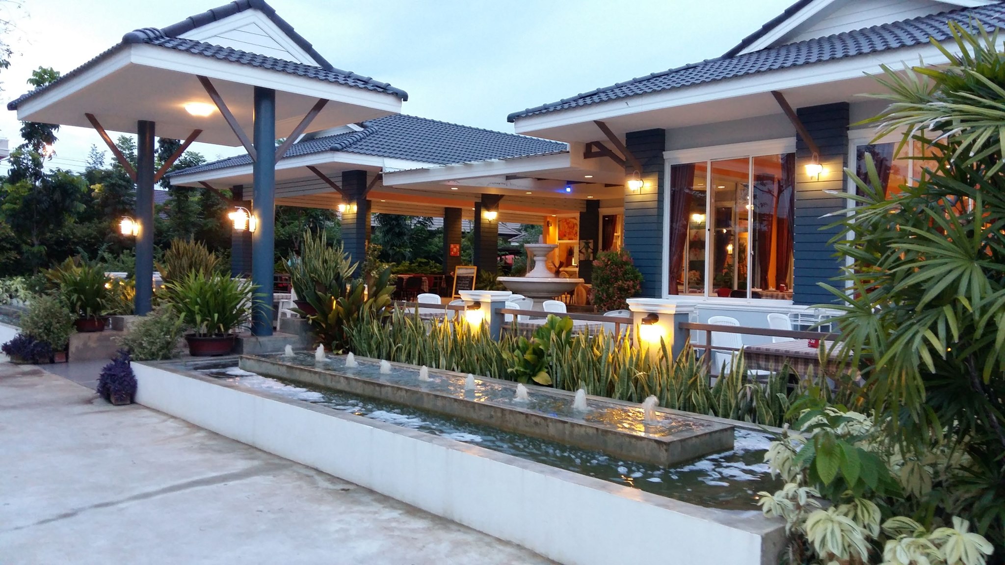 ร้านอาหารบ้านตาลฟ้า - TarnFah Restaurant